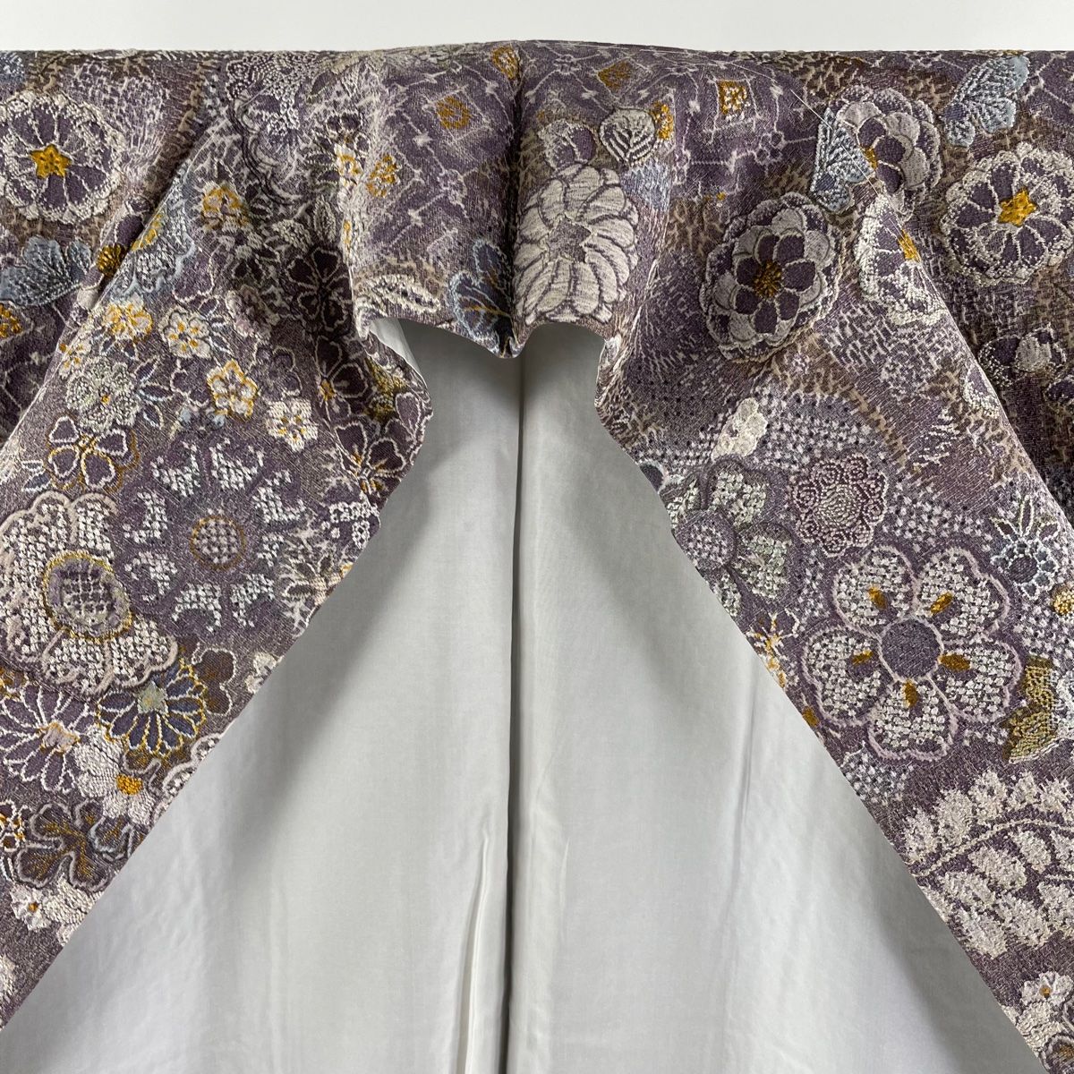 バイセル 着物 名品 小紋 紫 草花 ぼかし 地紋 正絹 袷（10月～5月） 167cm Mサイズ ☆☆☆☆ 訪問着 身丈168cm 裄丈66.5cm M 袷 流水 地紋 ぼかし 金彩 灰茶 正絹