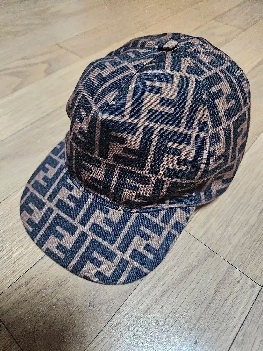 FENDI フェンディ キッズ ベースボールキャップ サイズ 3