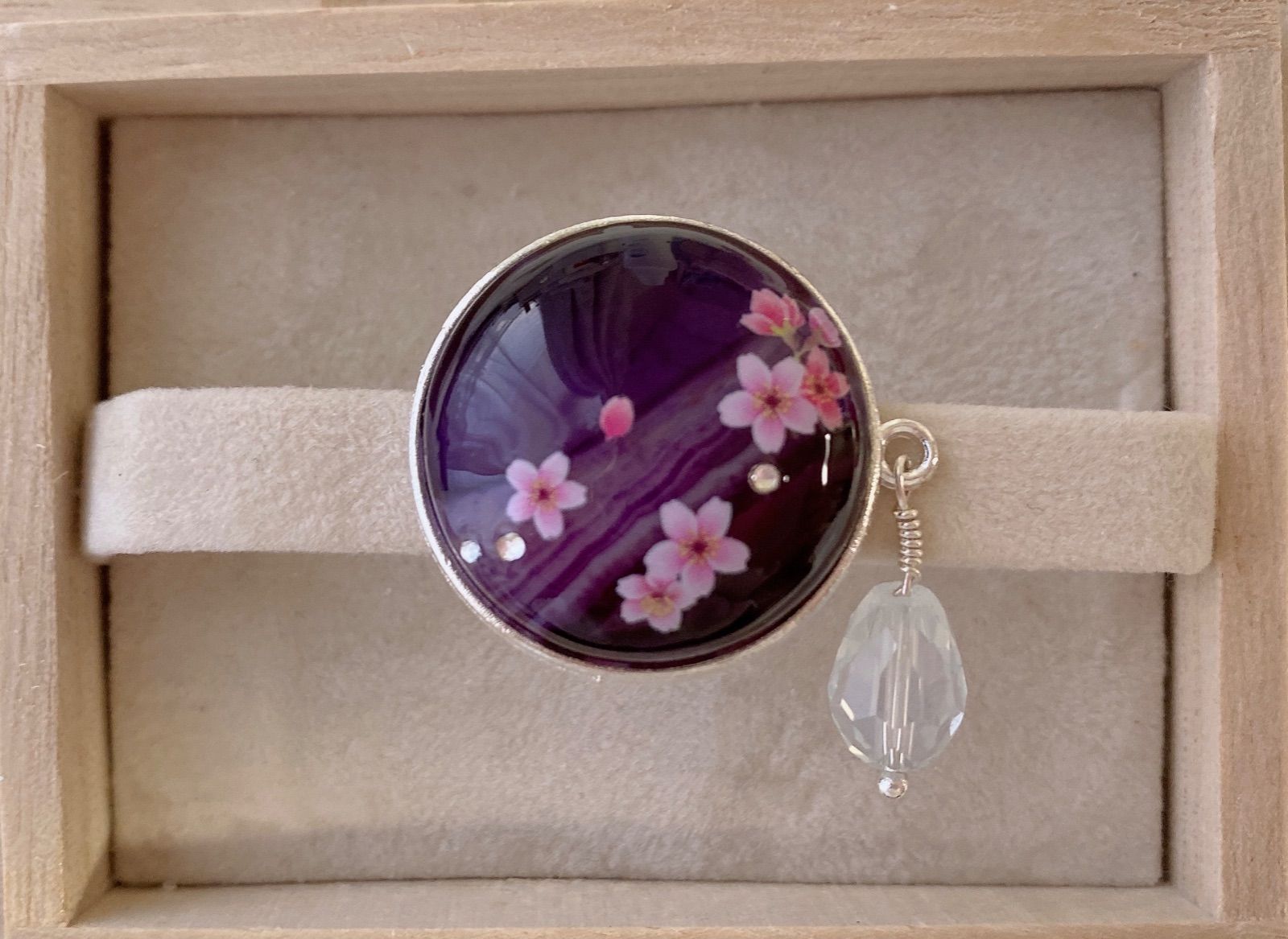 ☆〜天然石 紫縞瑪瑙 桜 まん丸 雫型チャーム付き帯留め 2.6cm 