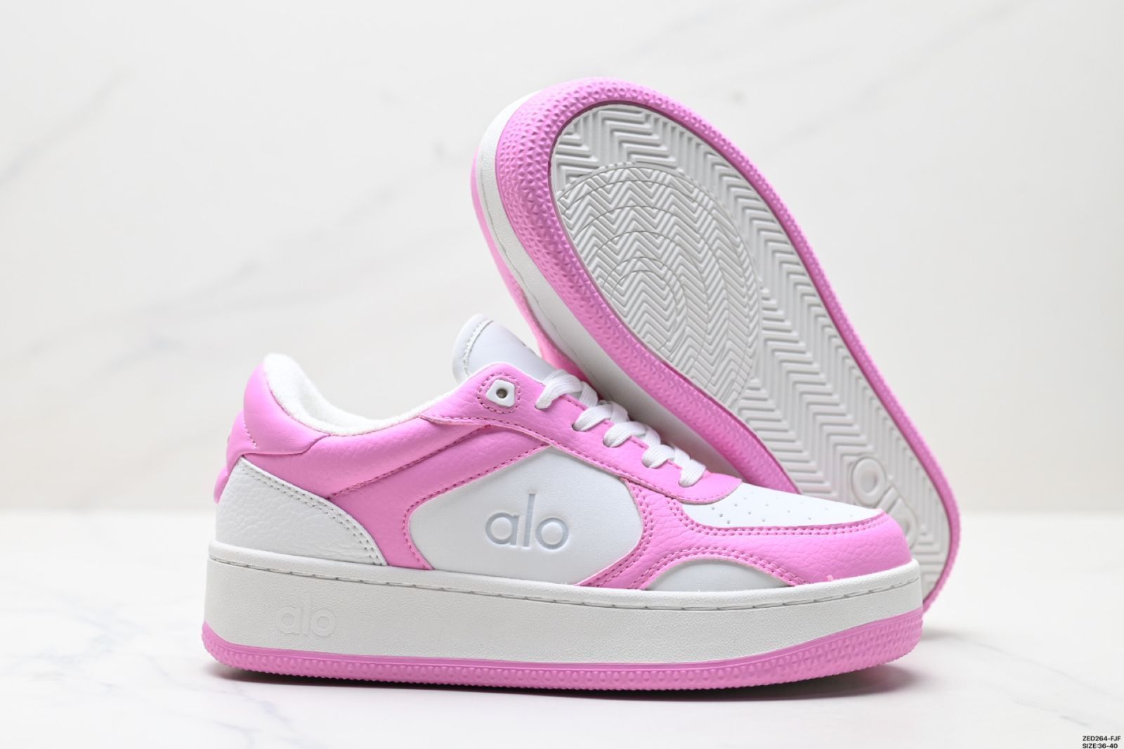 美品 alo yoga ストレッチ クロップド フーディー PINK (M) m_6349f55a2fbf1a9357a01535.jpg