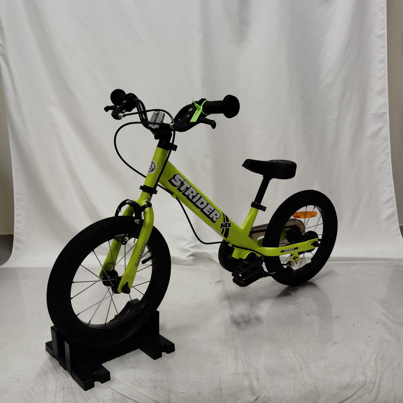 STRIDER ストライダー 14x ライムイエロー スタンド付 ストライダー