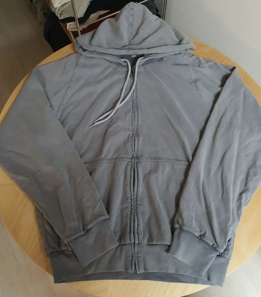 YEEZY GAP(イージーギャップ) 詩的 グレー フード付き ジップアップ