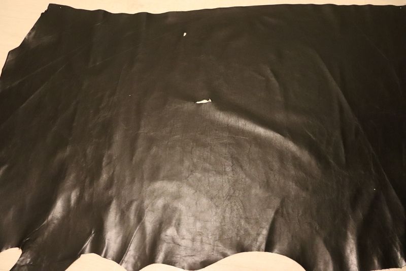ブラック 182ds ヌメ革 牛革 イタリア レザー スムース加工 はぎれ 一枚革 レザークラフト 革 皮 本革 diy 生地 材料
