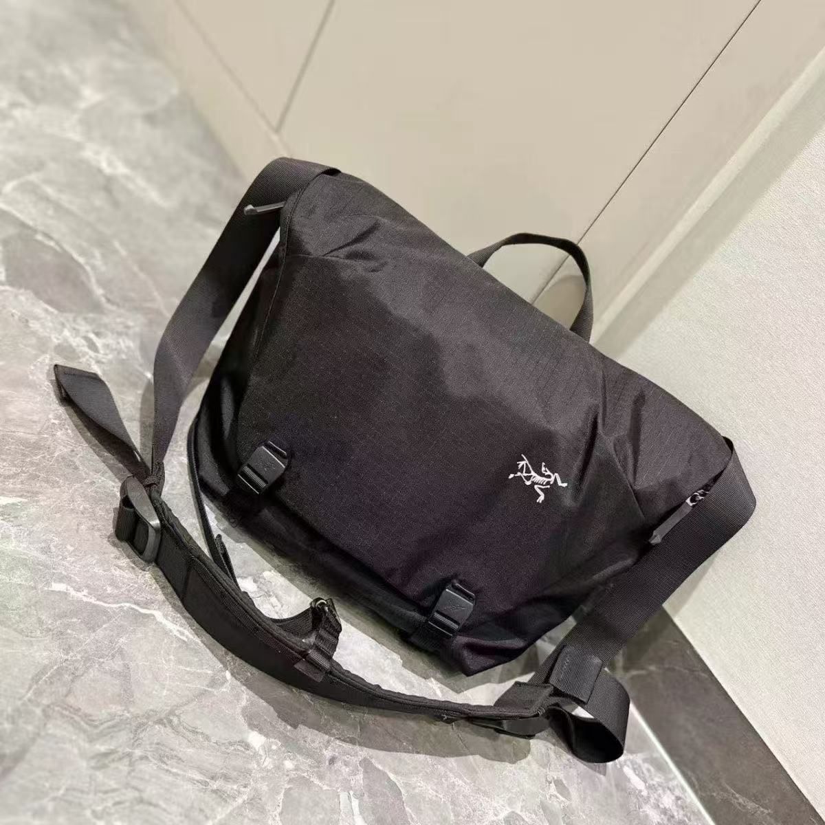 新品未使用 ARC'TERYX Carrier 【Arc'teryx アークテリクス