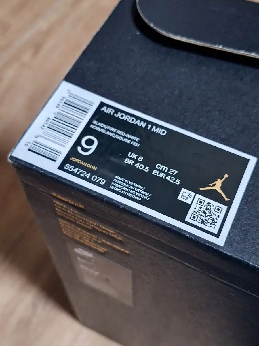 NIKE ナイキ エアジョーダン 1 ミッド ブラックファイアレッド 270