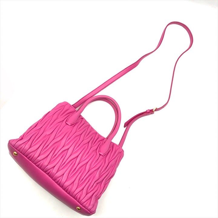 良品 MiuMiu ミュウミュウ マテラッセ 2WAY ハンド ショルダー バッグ ピンク a2789 良品 MiuMiu ミュウミュウ マテラッセ 2WAY ハンド ショルダー バッグ