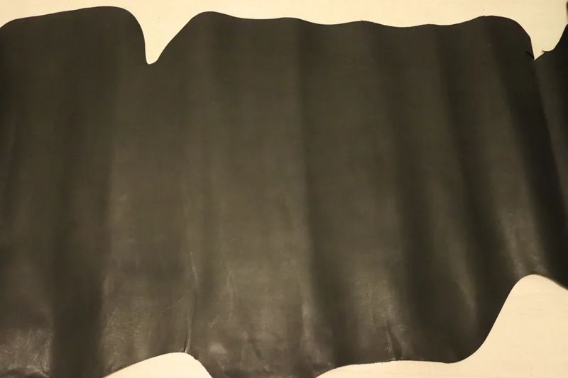 ブラック 169ds ヌメ革 牛革 バングラデシュ レザー 素上げ はぎれ 一枚革 レザークラフト 革 皮 本革 diy 生地 材料