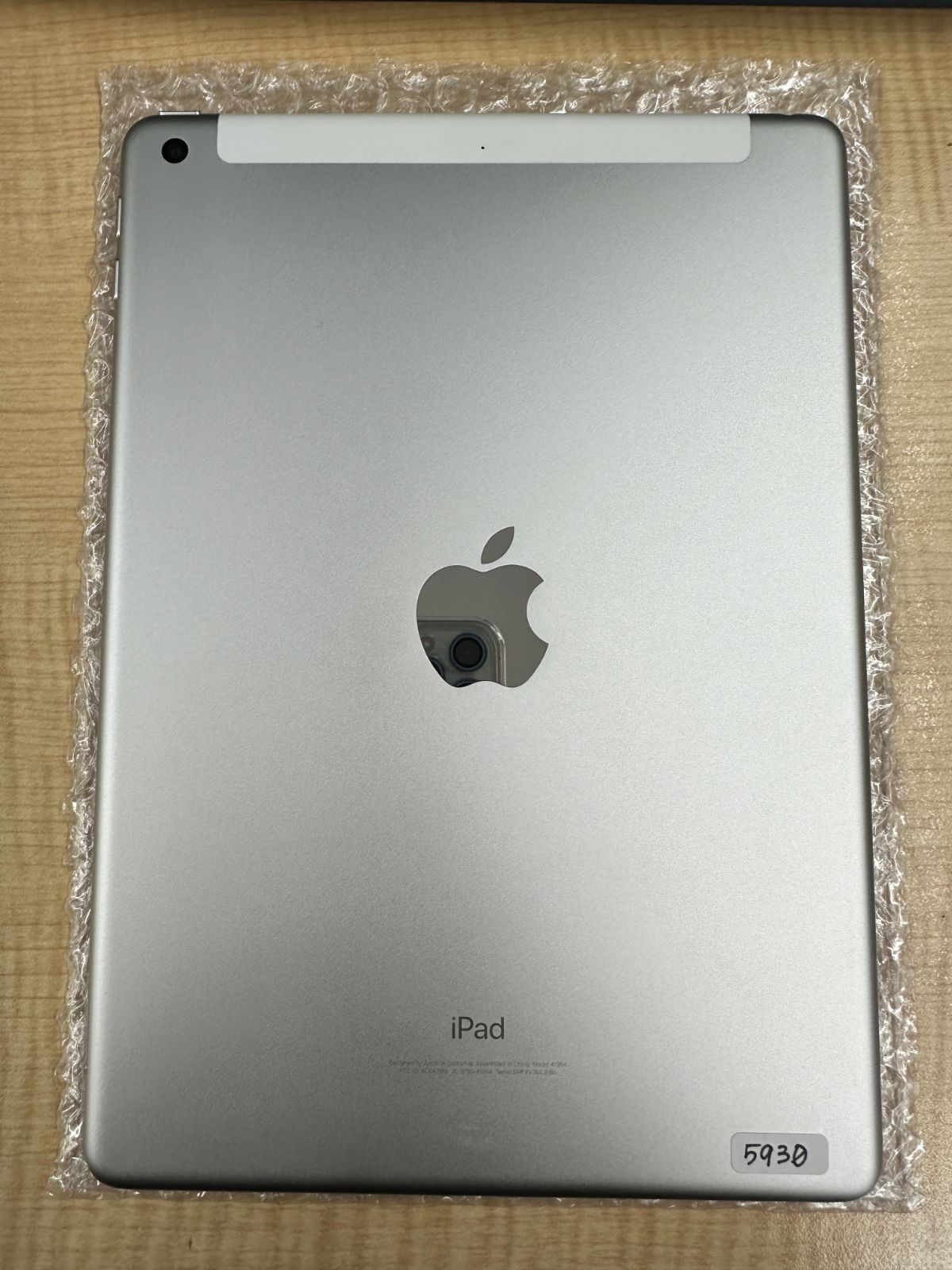 美品 iPad(第6世代)32GB WiFi+Cellularモデル シルバー - メルカリ