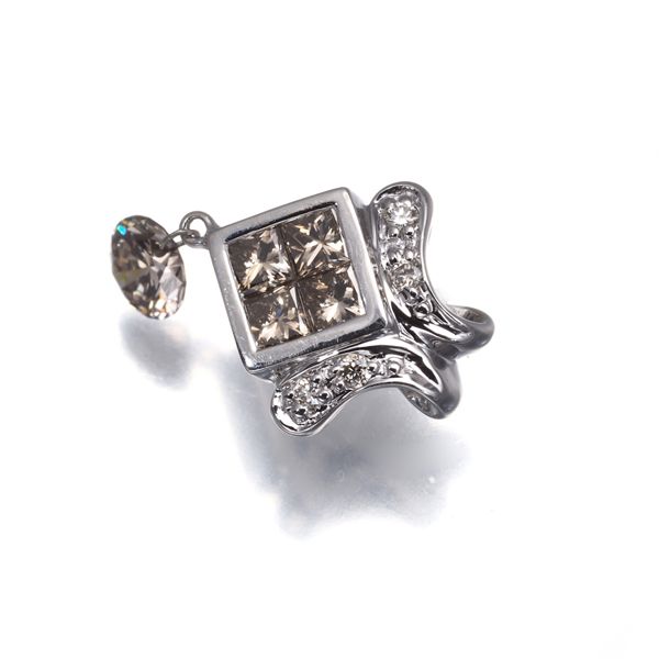 レ エッセンシャル ペンダントトップ ブラウン-クリアダイヤ ダイヤモンド ミステリーセッティング 揺れる K18WG 177146 USTAUSTRALIA_COM_AU