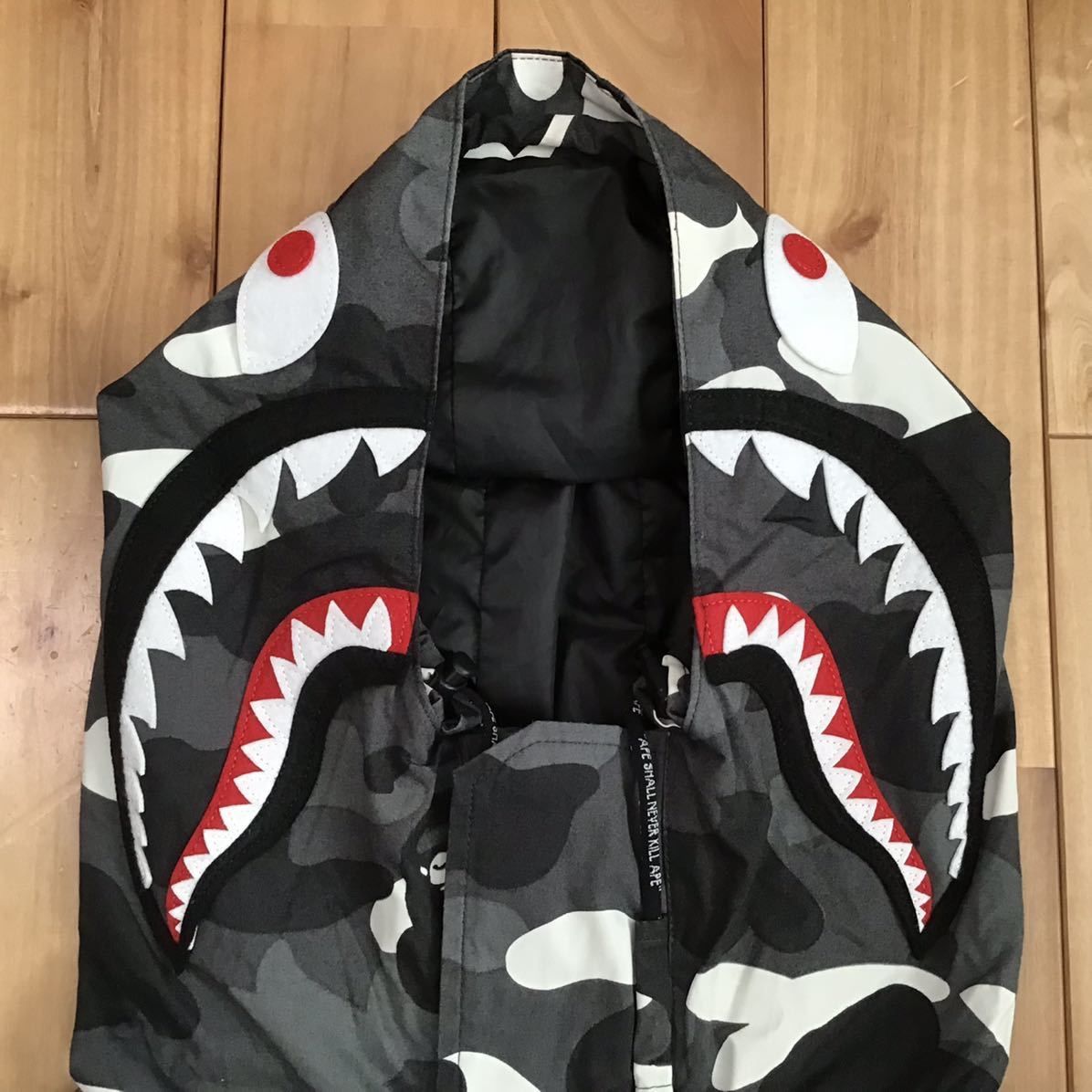蓄光 シャークパーカー スノボジャケット BAPE 000000007001 - メルカリ 