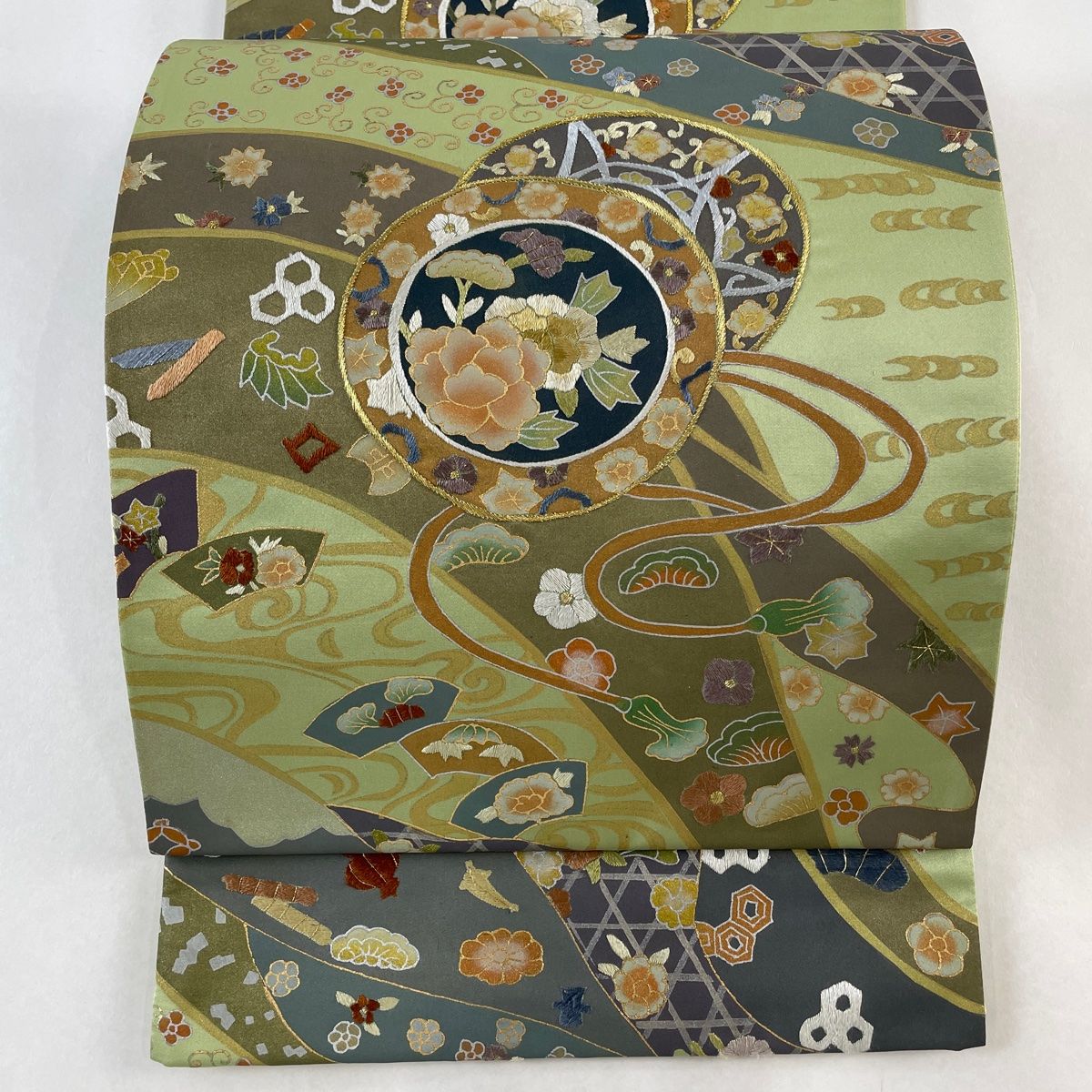袋帯 名品 鼓 草花 刺繍 金糸 よもぎ色 六通 正絹