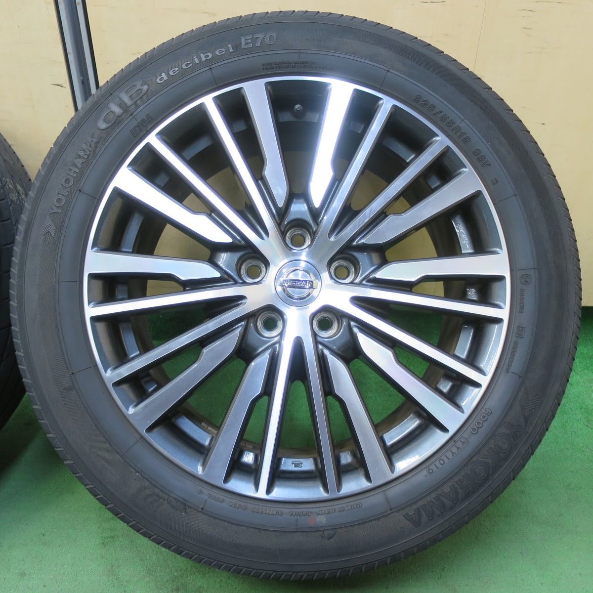 225|55R18