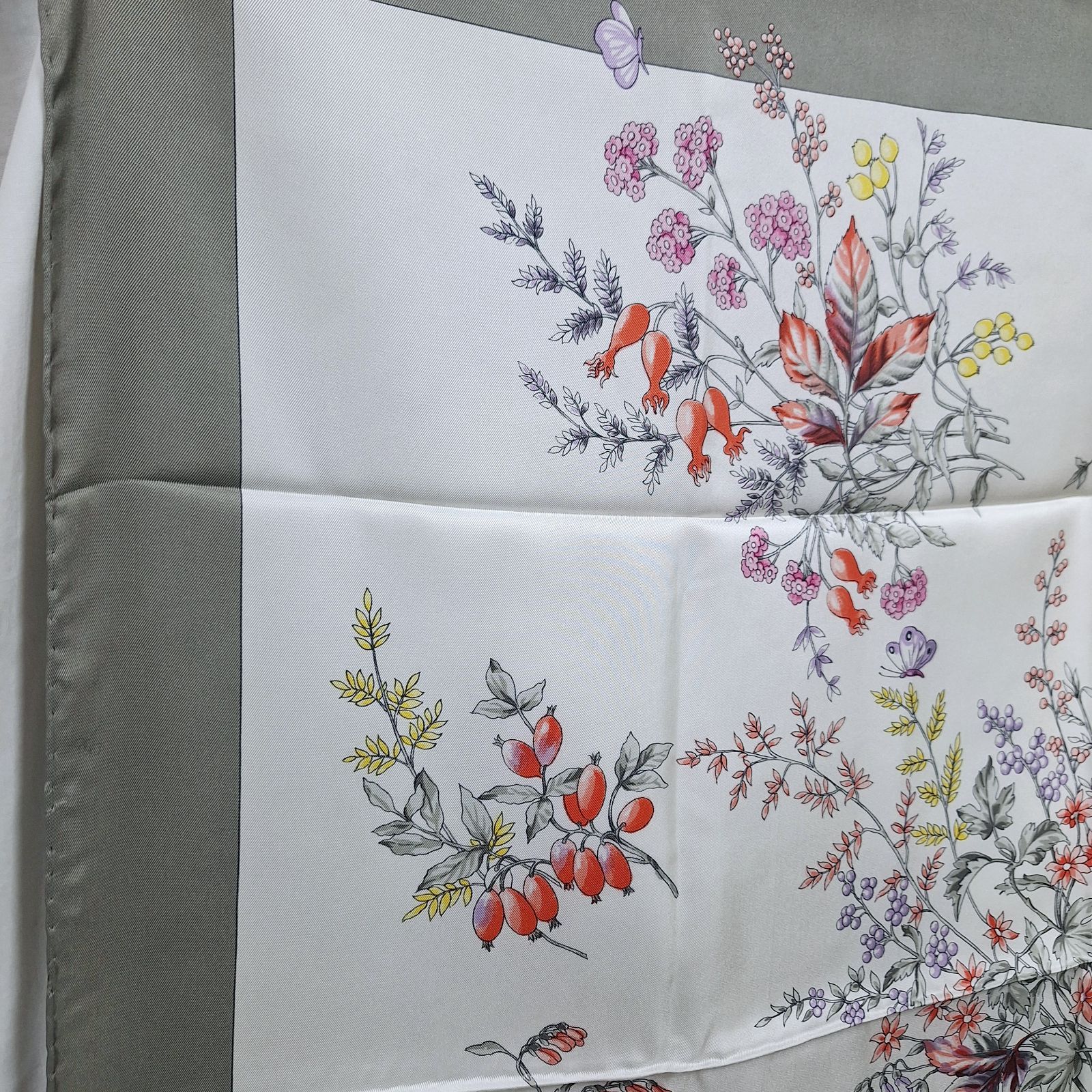 未使用☆シルク100％ クリスチャンディオール 花柄 ボタニカル