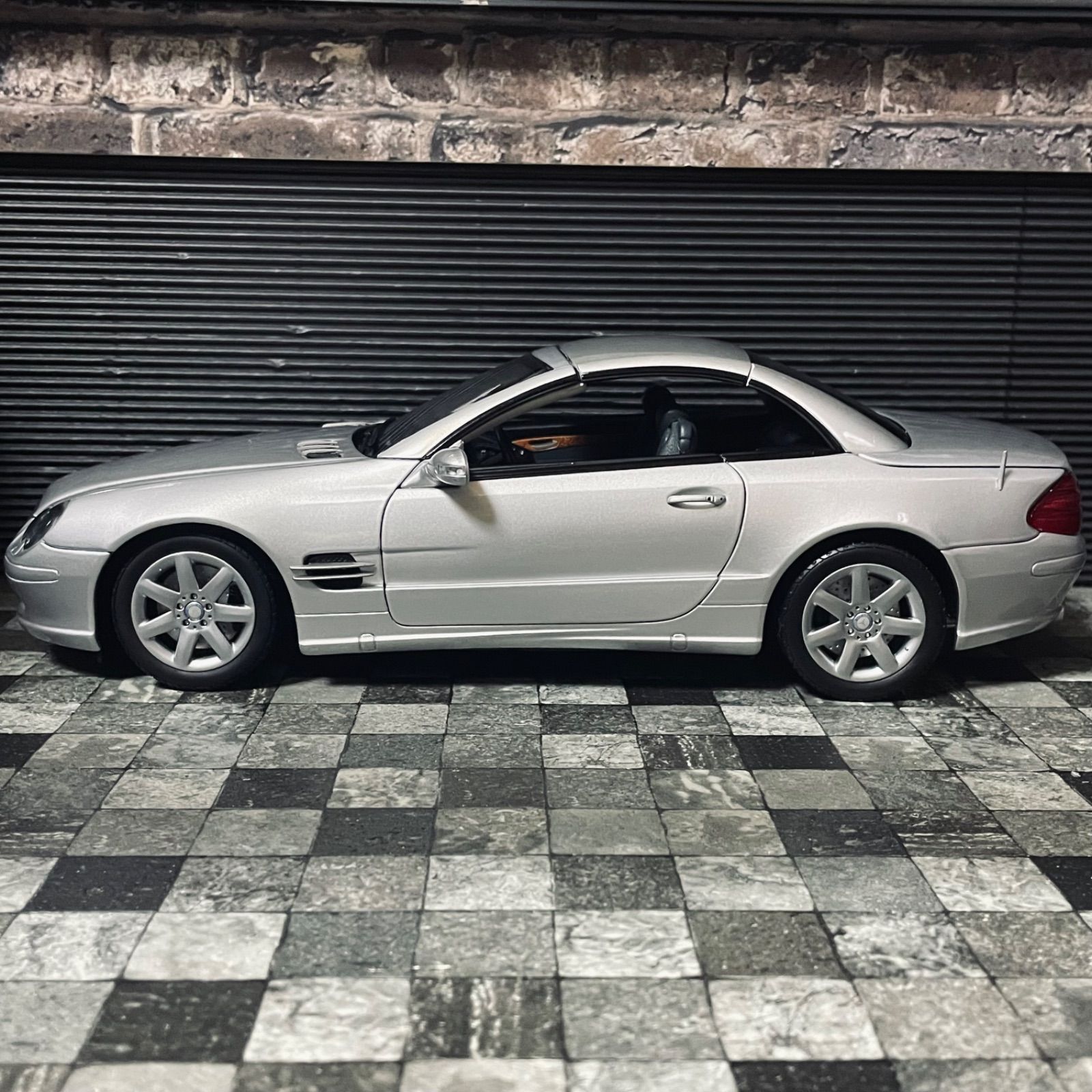 ディーラー特注 1/18 PMA メルセデス・ベンツ SL500 (R230) ディーラー特注 1/18 PMA メルセデス・ベンツ SL500 (R230) 2001