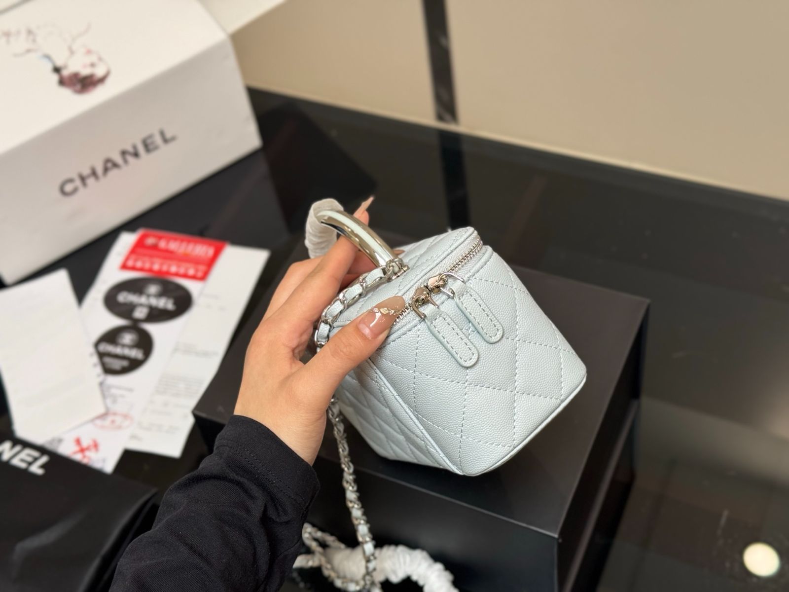 ★とっても重宝【 CHANEL 】ロング ヴァニティケース ロング ヴァニティケース - シャイニー グレインド カーフスキン