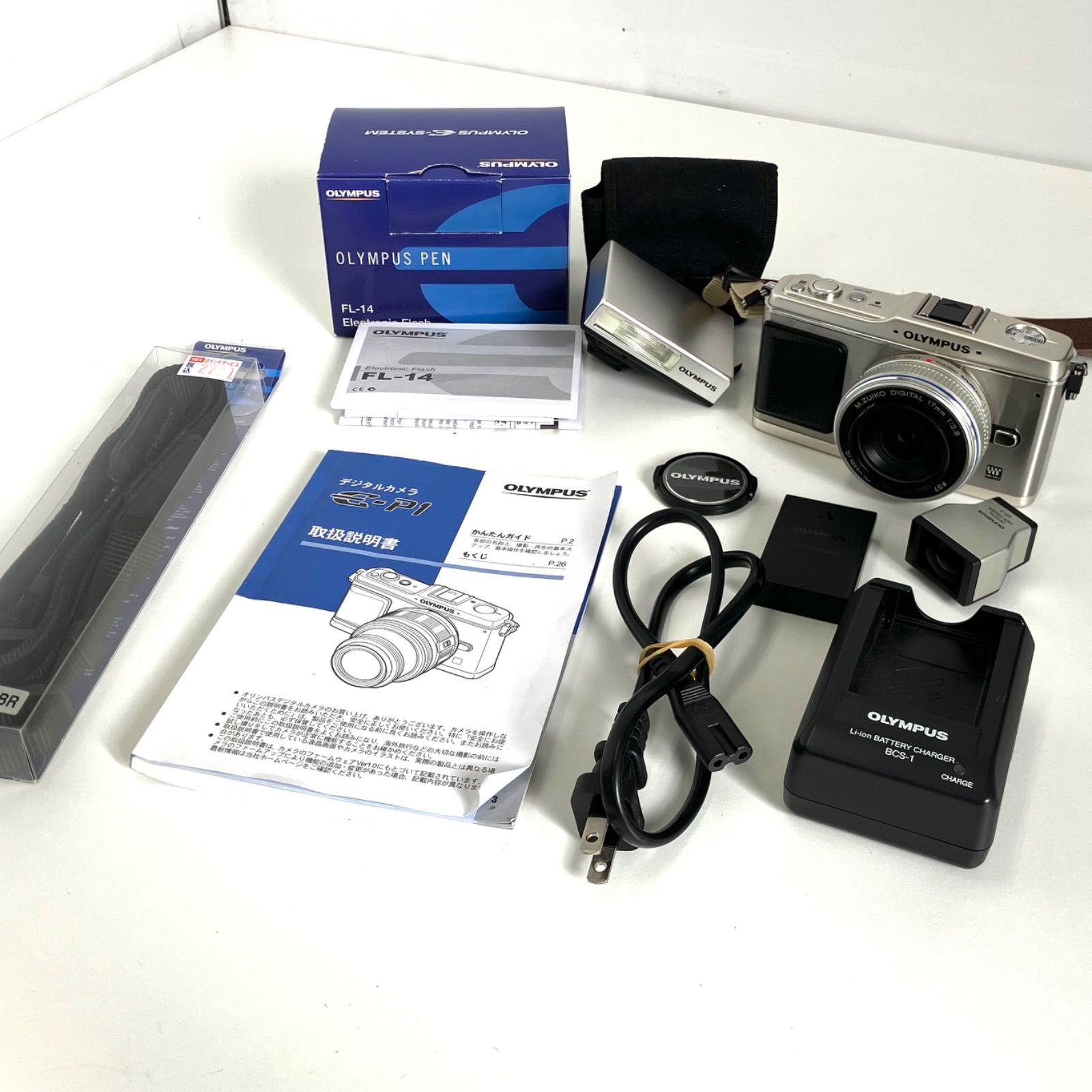 OLYMPUS PEN E-P1 2レンズキット　ポーチ付き OLYMPUS PEN E-P1 2レンズキットポーチ付き