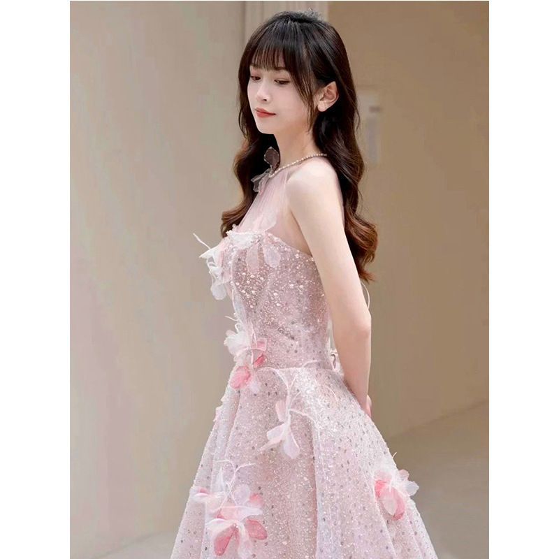 ファッショナブルなイブニングドレス