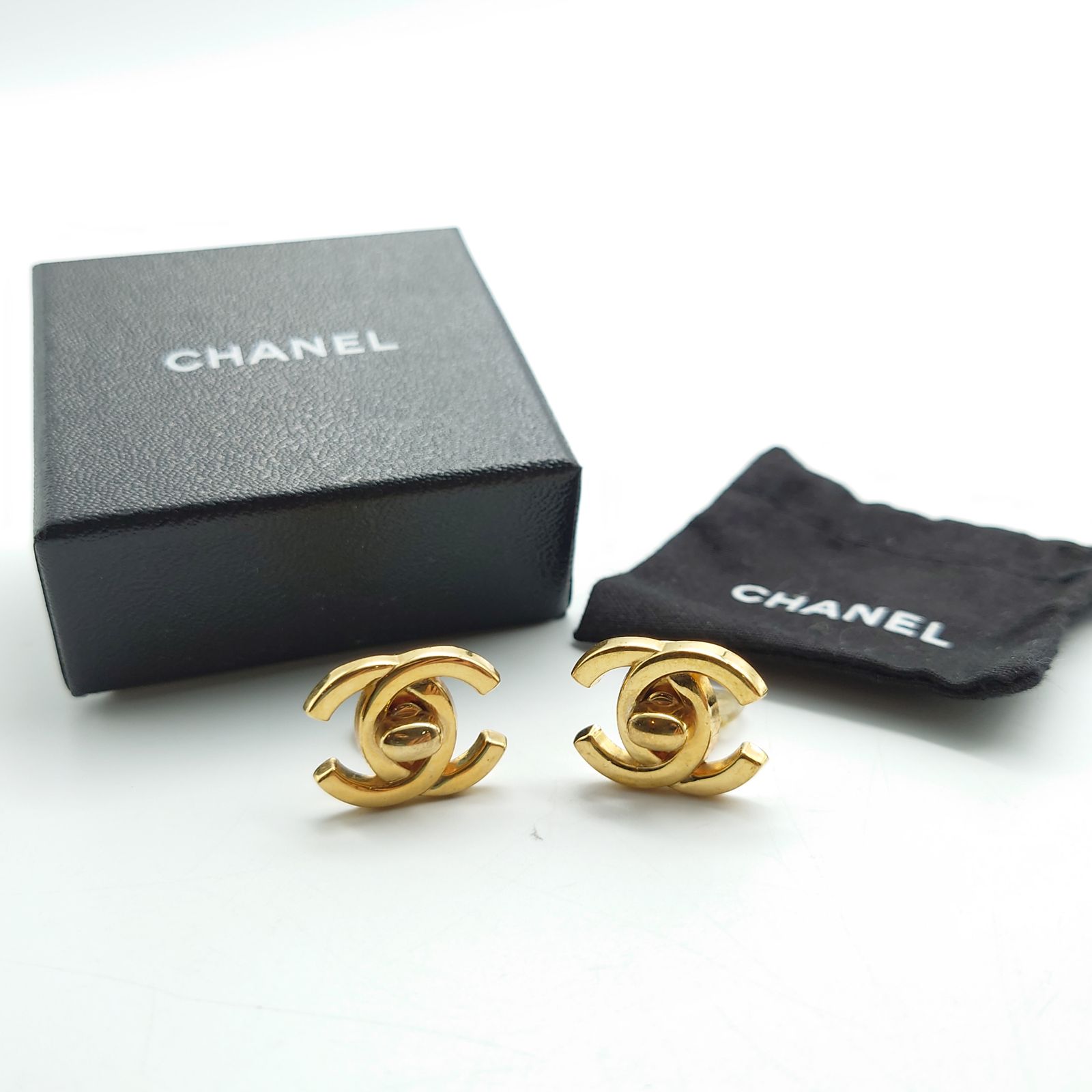 シャネル CHANEL イヤリング アクセサリー ターンロック ロゴデザイン 