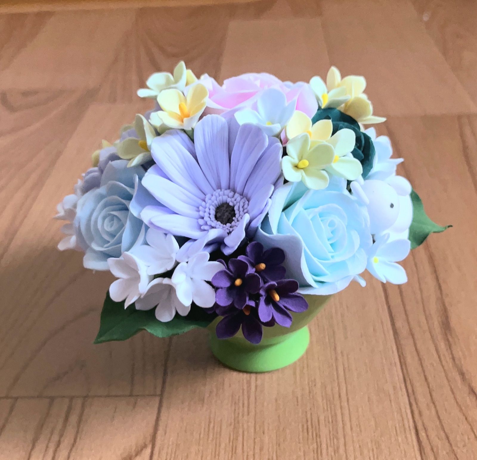 クレイフラワー・アレンジメント(A-4) - メルカリ