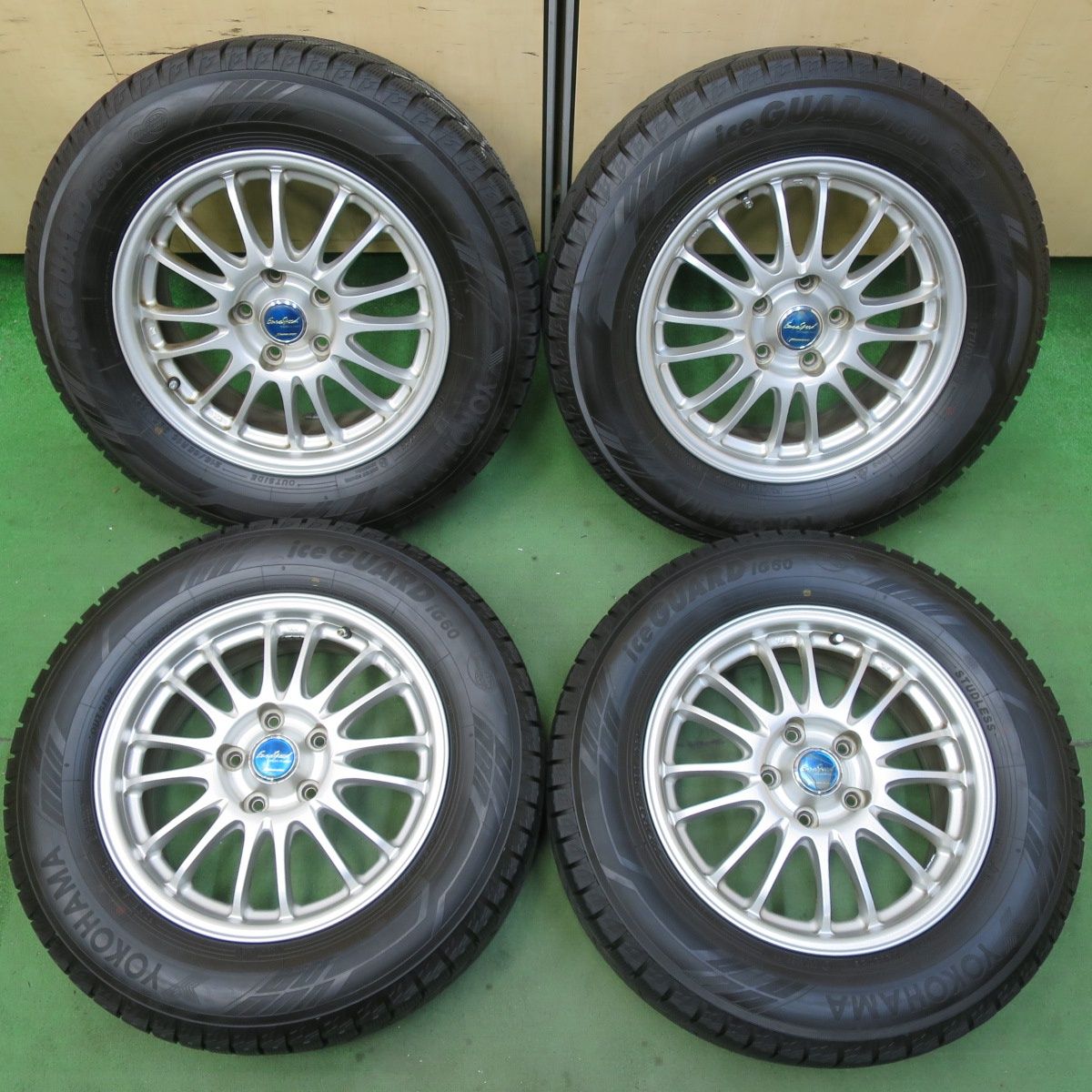 バリ溝！23年！9.5分以上☆スタッドレス 215⁄65R16 ヨコハマ アイス 
