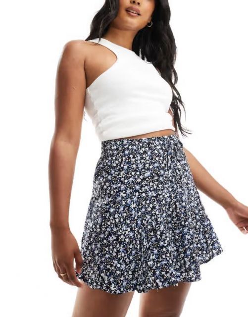 【送料無料】 オンリー レディース ハーフパンツ・ショーツ ボトムス ONLY elastic waist skort in navy ditsy floral Night Sky