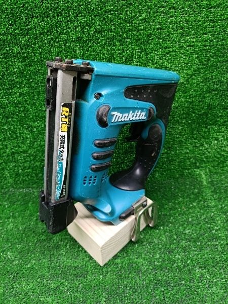 MTG シルバー foil 英語版 洞窟に宝蓄えしドラゴン 銀幕 MTG シルバー foil 英語版 洞窟に宝蓄えしドラゴン 銀幕 MTG シルバー