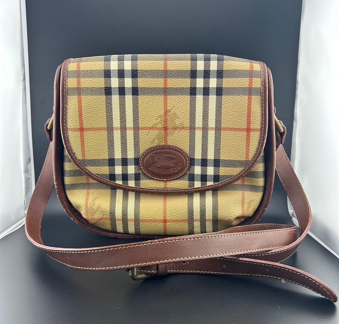 【中古品】Burberry バーバリー　ショルダーバッグ　ヴィンテージバッグ　高級　お洒落　お買い得商品