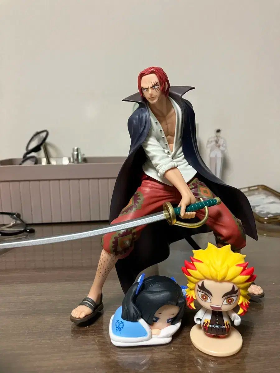 シャンクス フィギュア 鬼滅の刃 ガチャ 売ります