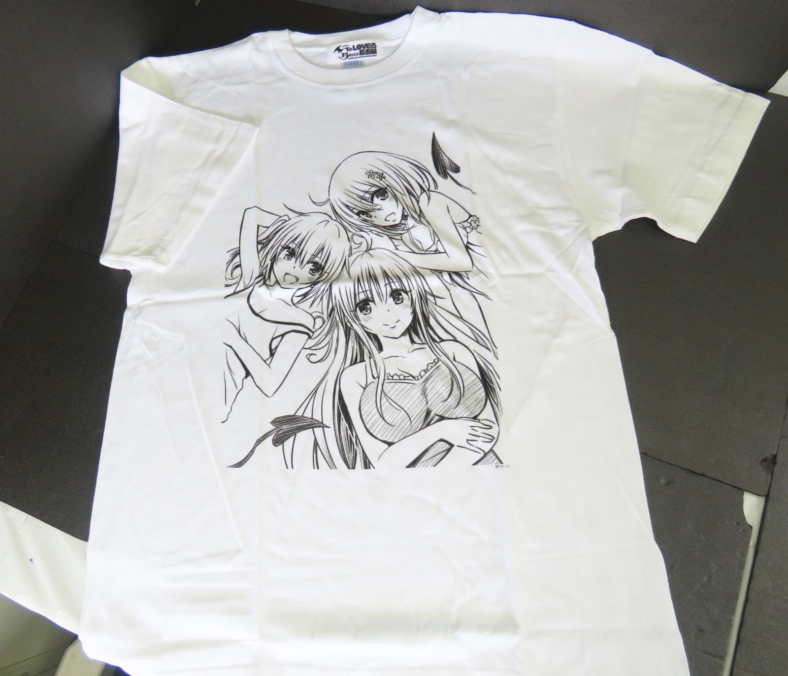 To LOVEる-とらぶる-15周年記念原画展 ビッグTシャツ　3姉妹 To LOVEる-とらぶる-15周年記念原画展 ビッグTシャツ 3姉妹 T