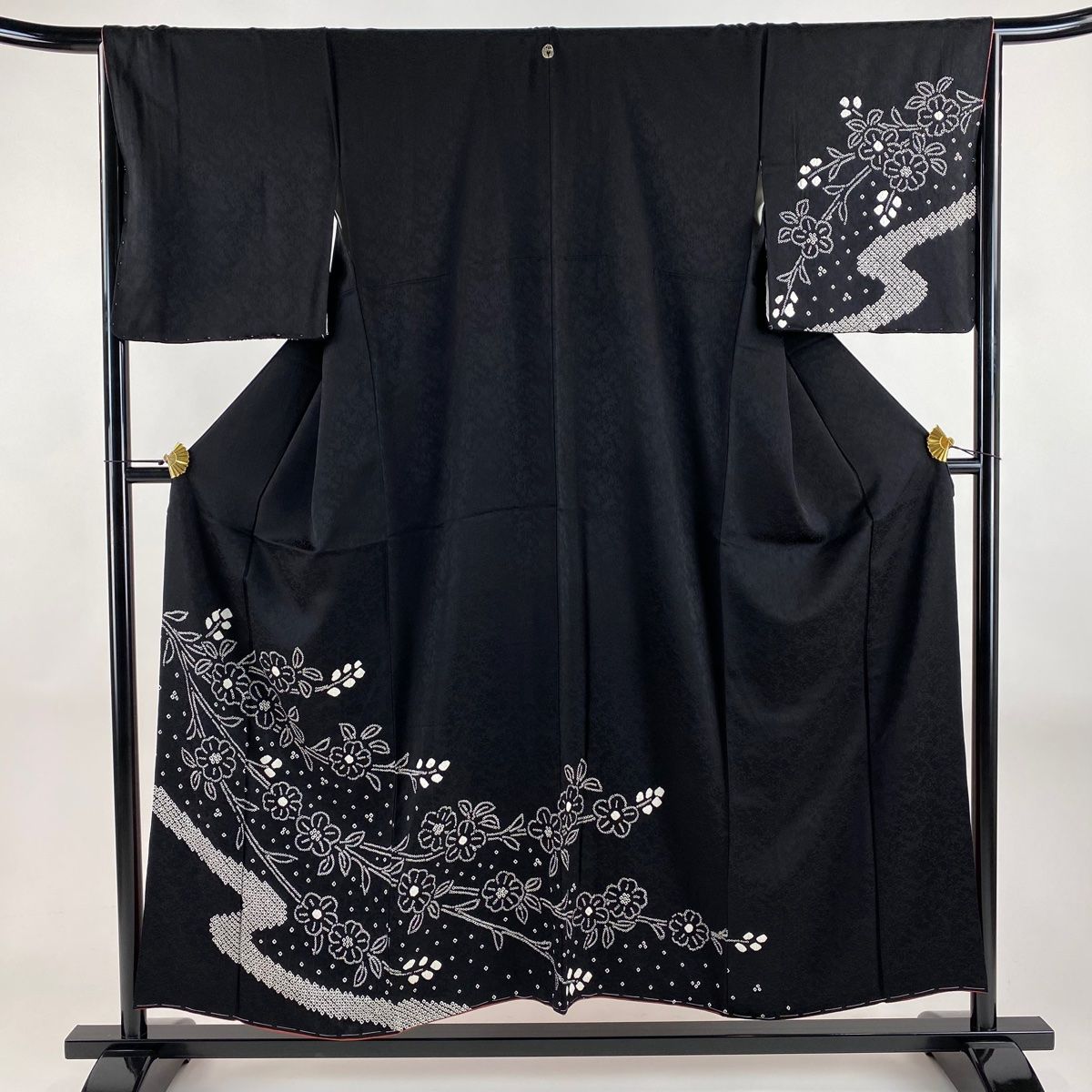 付下げ 身丈152.5cm 裄丈67cm M 袷 桜 流水 絞り 黒 正絹 秀品 一つ紋