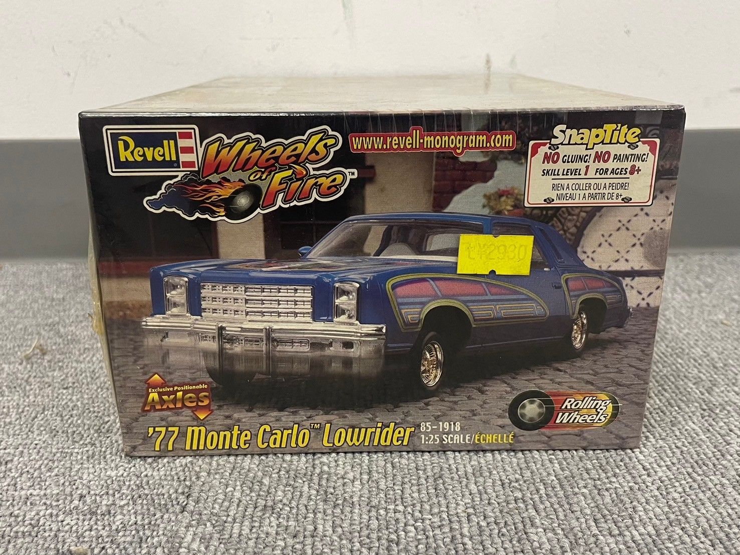 CH V114-CH3-572 【未開封】Revell レベル Wheels of Fire   '77 Monte Carlo Lowrider モンテカルロ プラモデル