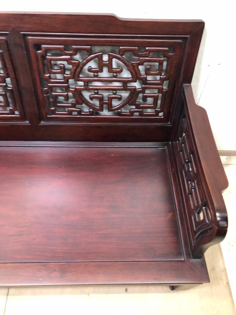 花梨の彫刻長椅子 肘掛け付き 3人掛け 豪華彫刻 人気 中国家具　75063-1 花梨の彫刻長椅子 肘掛け付き 3人掛け 豪華彫刻 人気 中国家具