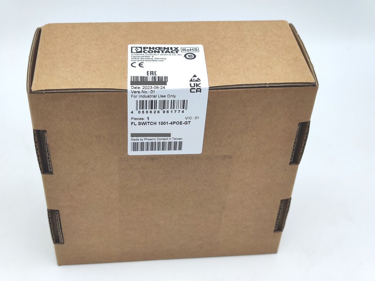 インボイス対応 箱汚れあり 2023年製 新品 フェニックスコンタクト PHOENIX CONTACT FL SWITCH 1001-4POE-GT その1