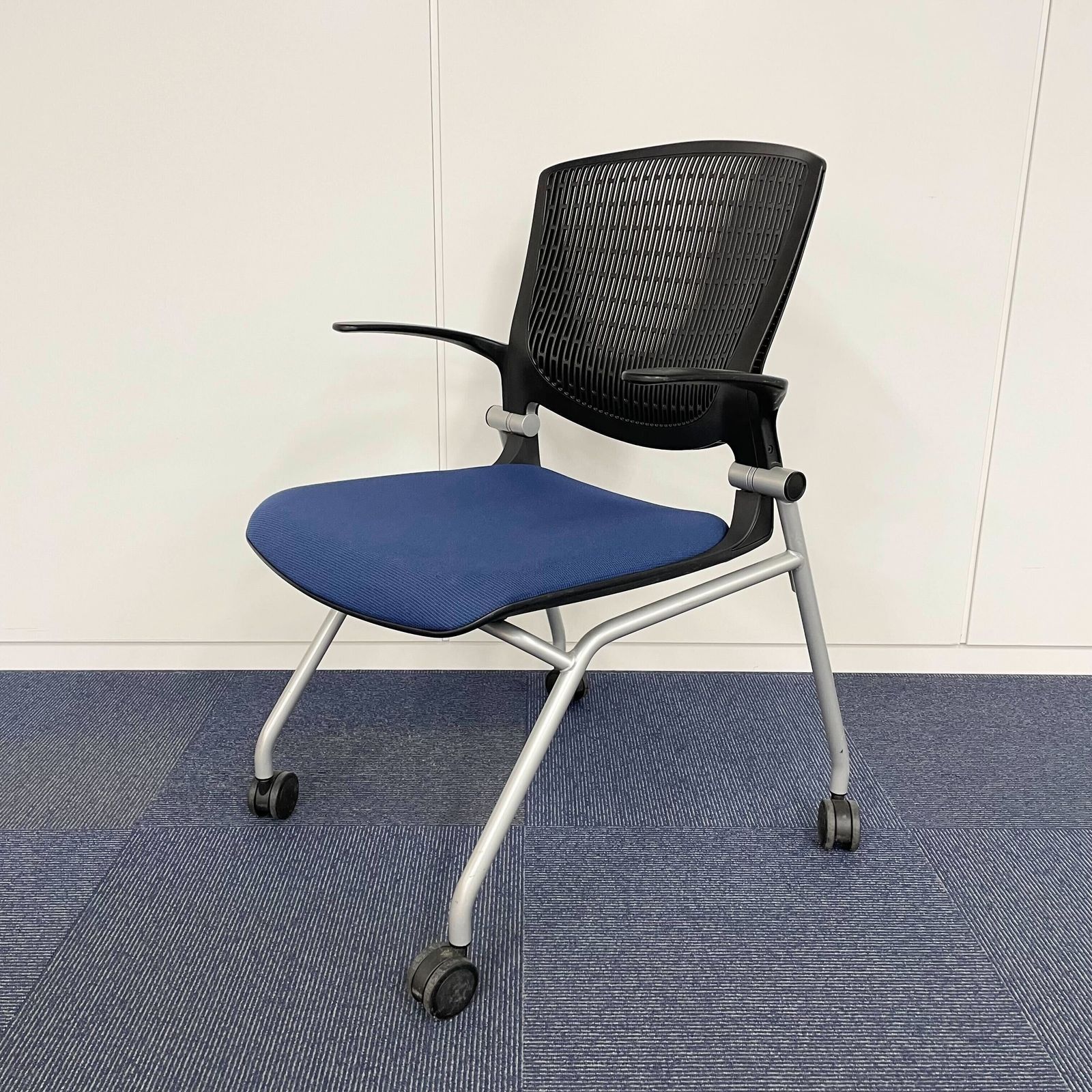 中古 A(中古品)】Grata(グラータ)ミーティングチェア オカムラ - メルカリ 