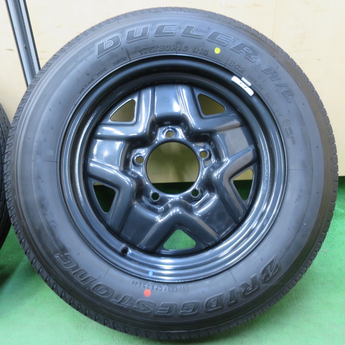 ジムニー JB64 純正タイヤ 新車外し 175/80R16 送料込み 新型ジムニー