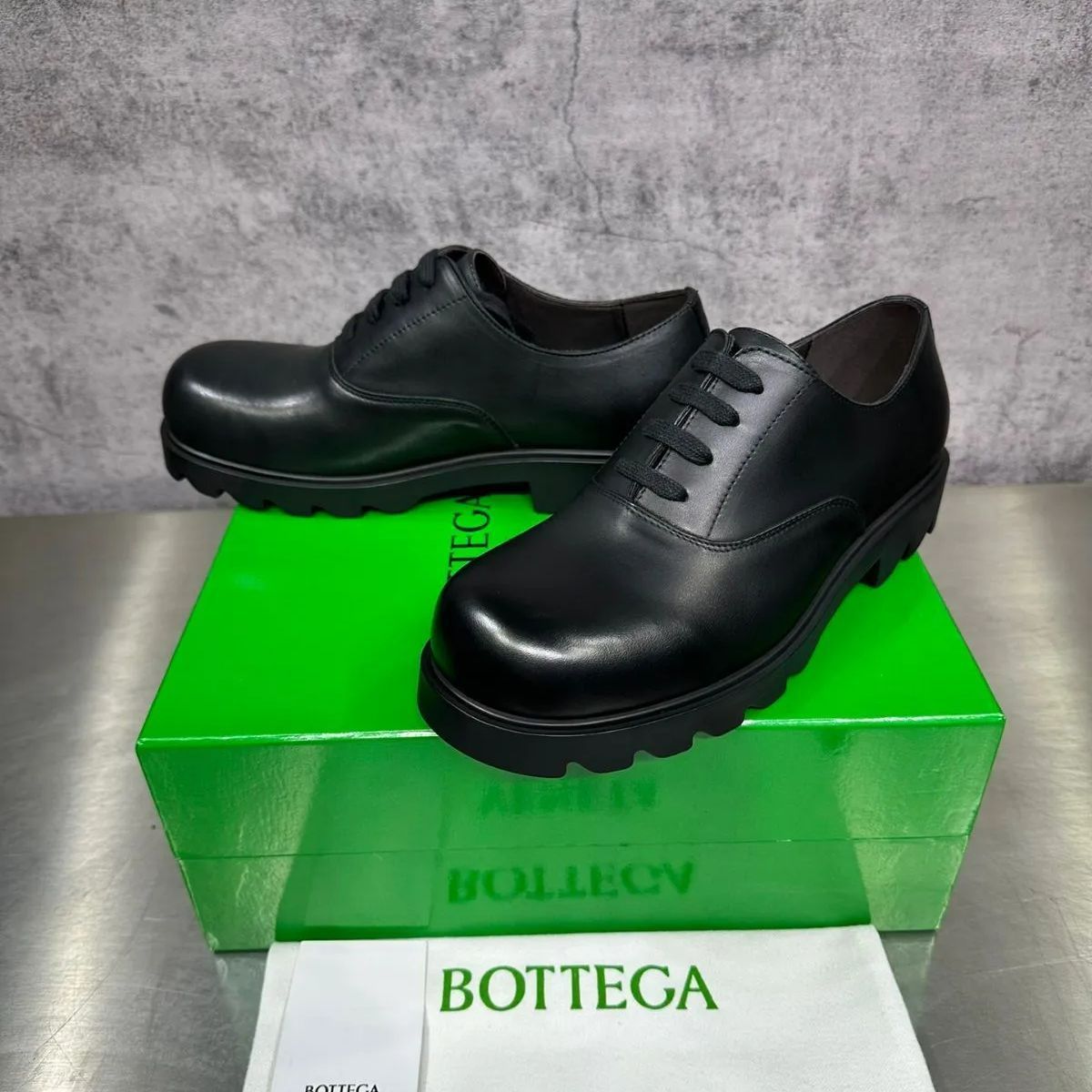 新品 ボッテガヴェネタ 靴 メンズ ビジネスシューズ プレーントゥ BOTTEGA VENETA