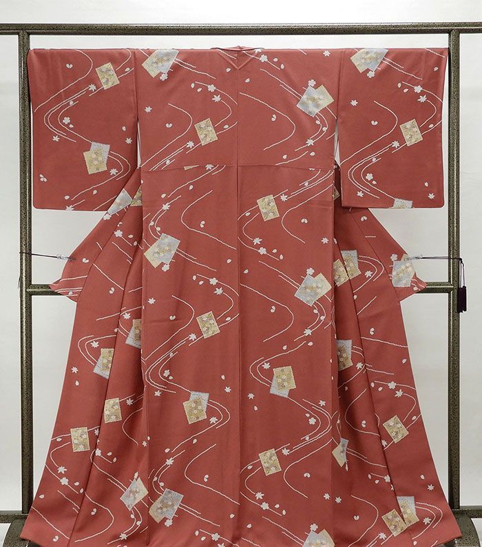 小紋 正絹 流水四季花模様 身丈166cm 裄丈67.5cm 小紋 リサイクル 着物 カジュアル c0269