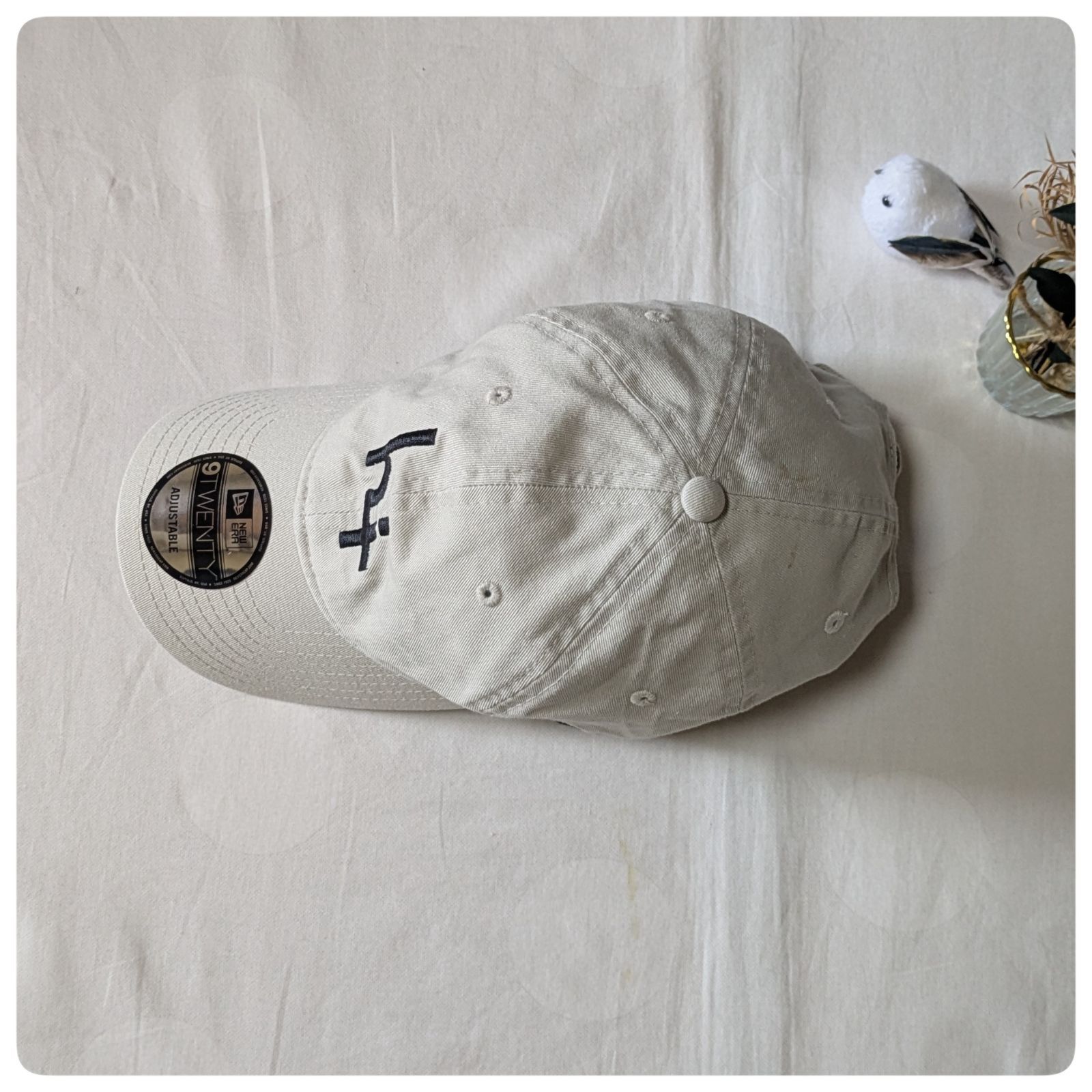 hinari ヒナリ　NEWERA ニューエラ コラボキャップ　アイボリー　帽子 訳あり】ヒナリ✕ニューエラ コラボ キャップ アイボリー