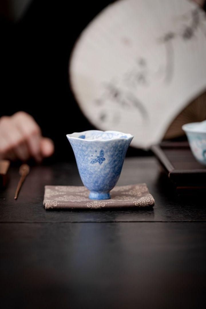 中国茶器 景徳鎮 手描き 茶杯 コーヒーカップ 女性ぴったり 青花磁