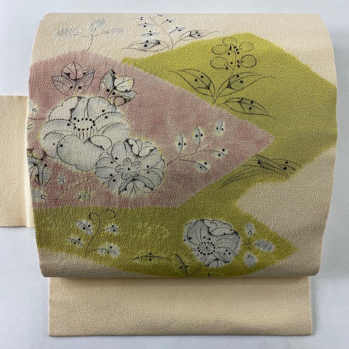 名古屋帯 秀品 草花 幾何学模様 縮緬 薄オレンジ 正絹 【中古