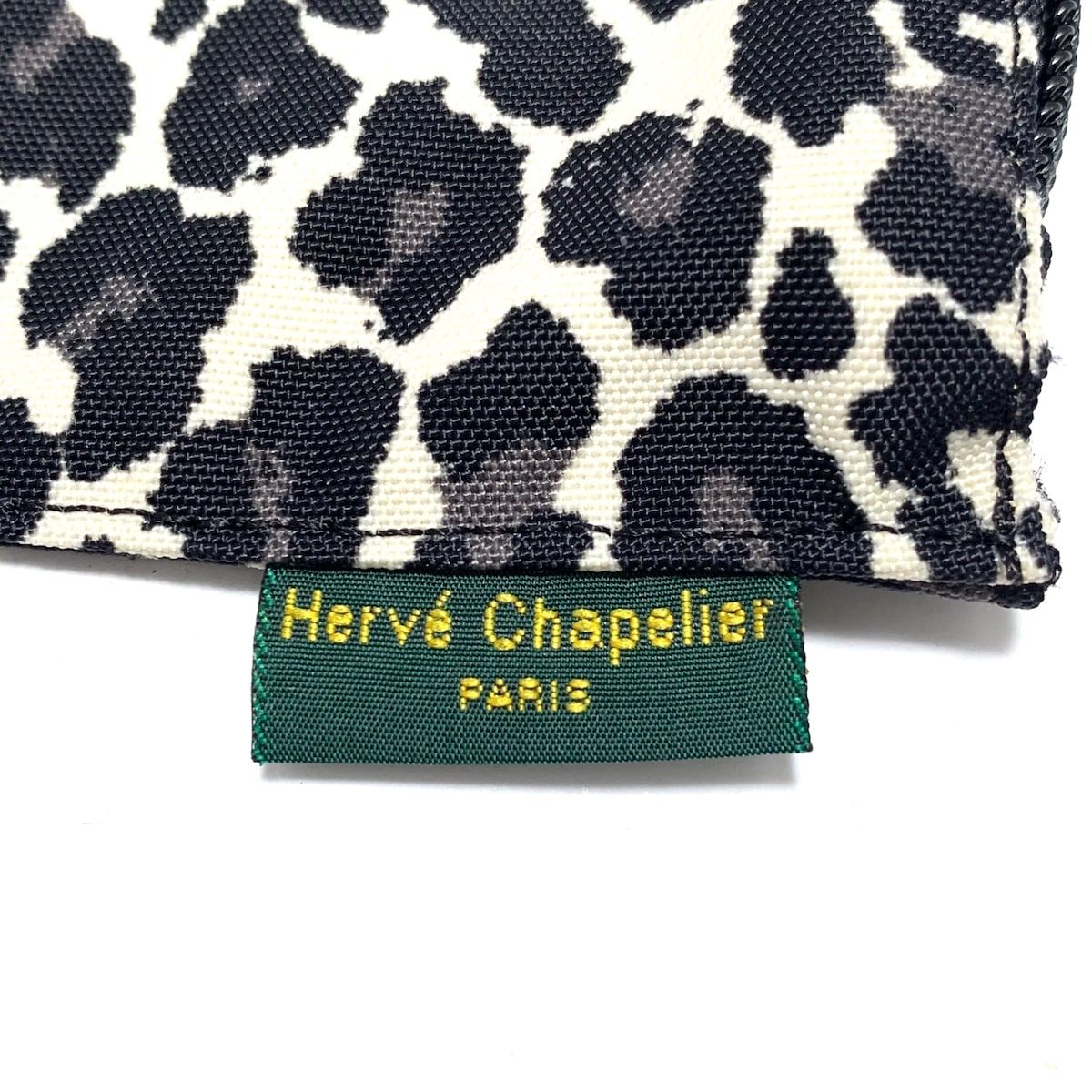 Herve Chapelier(エルベシャプリエ) ポーチ美品 ナイロンフラットポーチM 902F パンサーブラン(アイボリー×グレー×黒) 豹柄 -  メルカリ