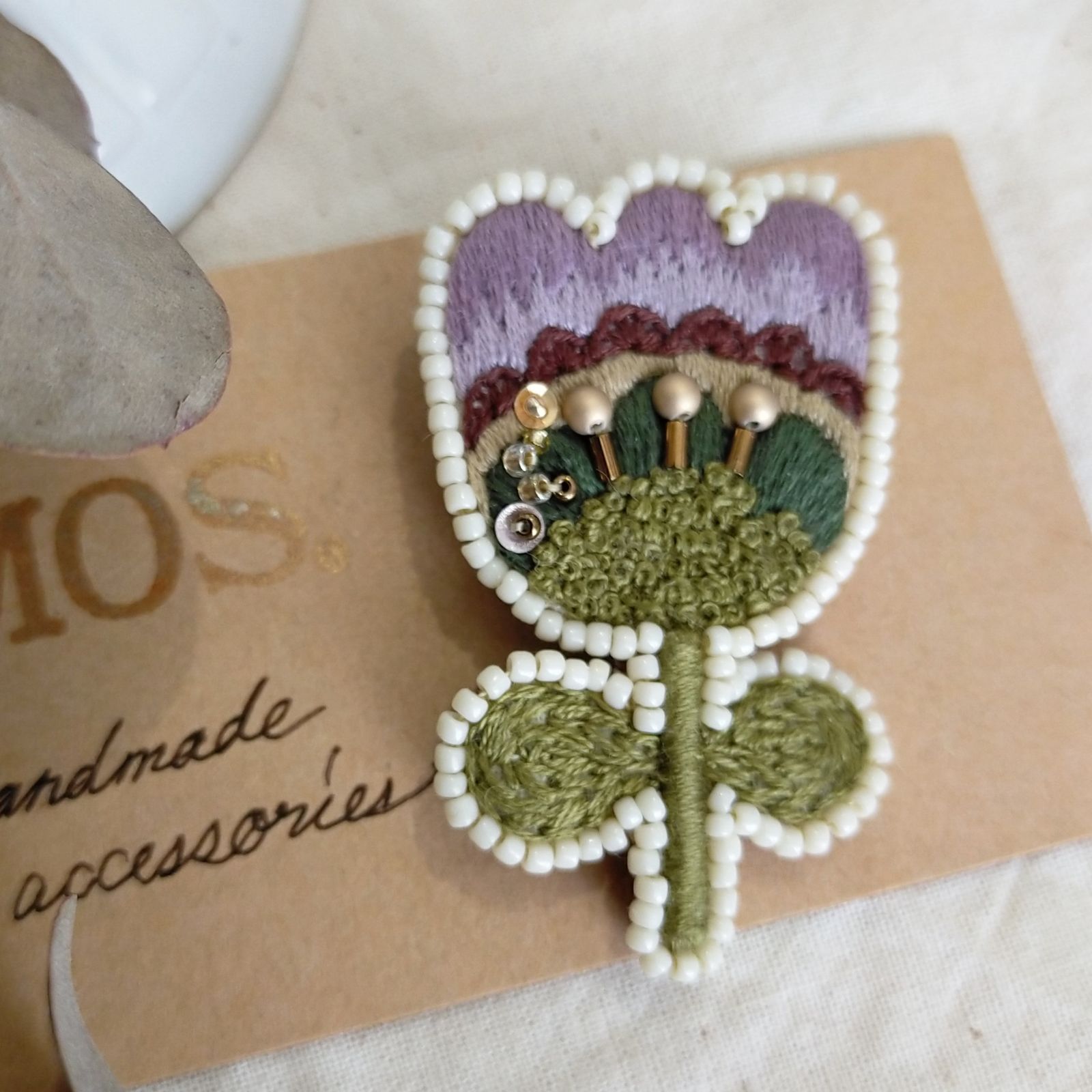 手刺繍ブローチ チューリップ テキスタイル - メルカリ 