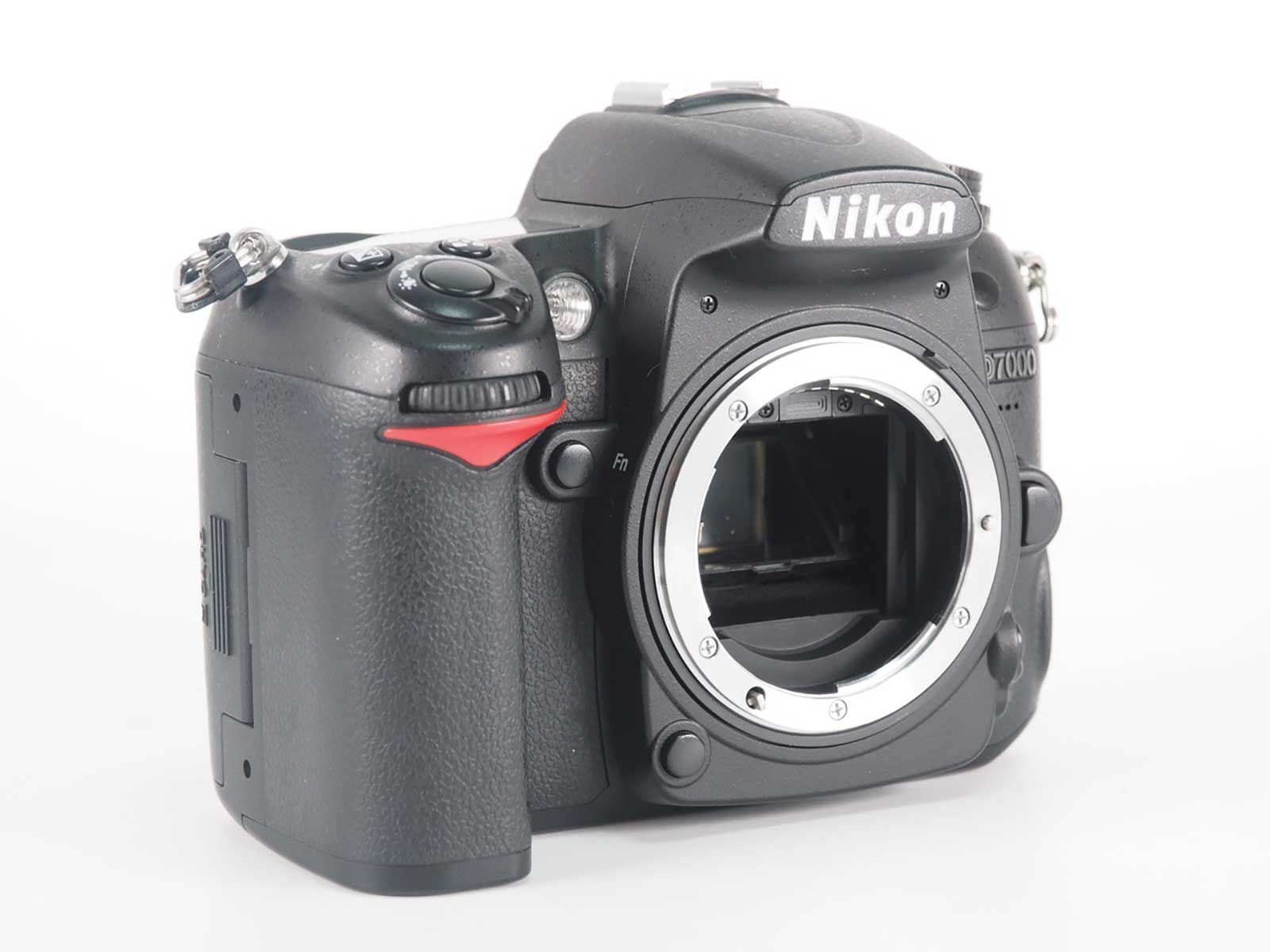 ニコン Nikon D7000 16.2MP Digital SLR Camera Body [新品同様