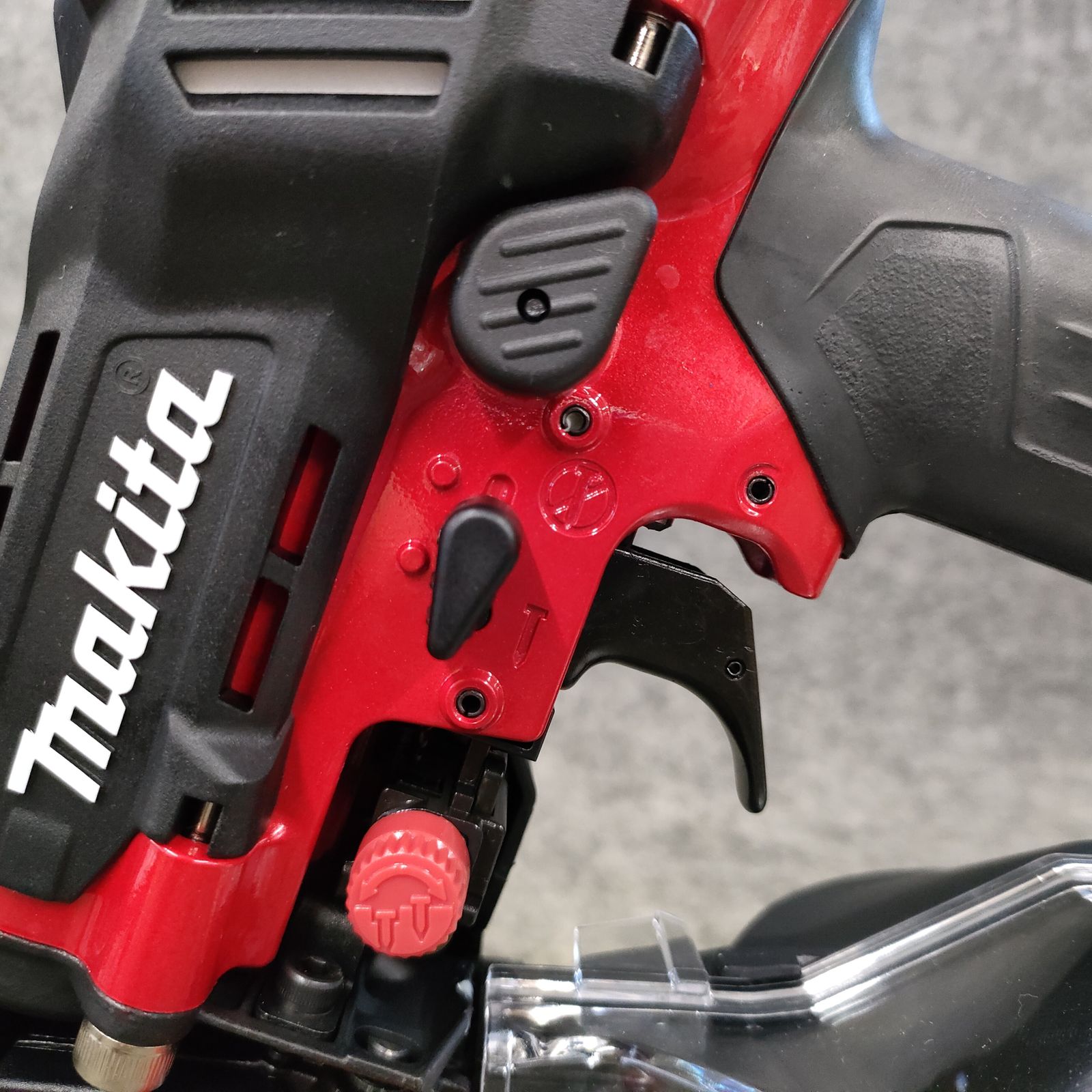 makita 高圧エア釘打ち機