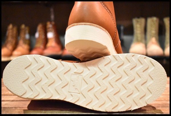 新品　アクリル画です　画家の豊島輝彦先生の、作品です　もうお亡くなりになりました 新品 アクリル画です 画家の豊島輝彦先生の、作品です もうお亡くなりに