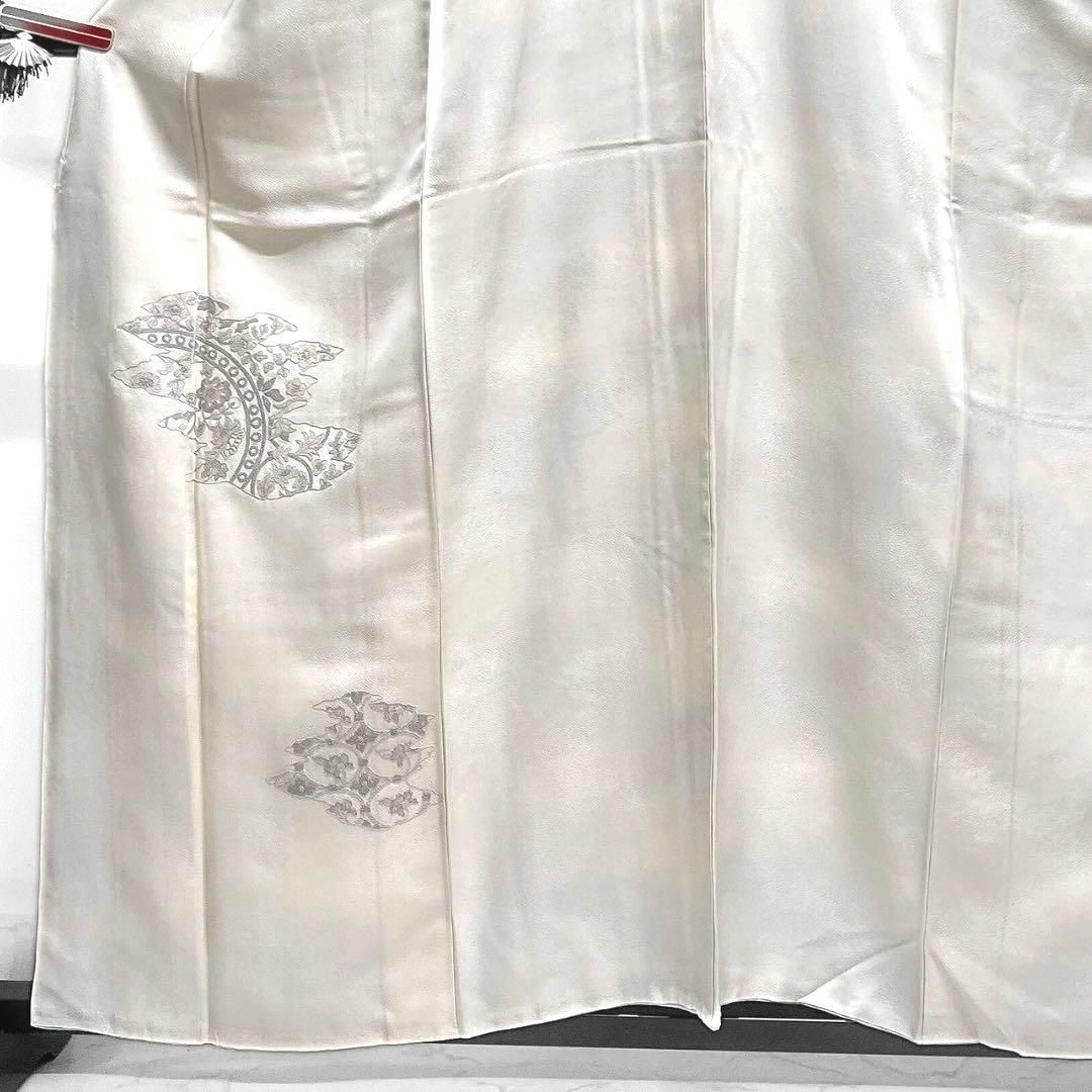 未着用　付け下げ　相良刺繍　花紋　七宝　唐花　オフホワイト　着物　032a d 未着用 付け下げ 相良刺繍 花紋 七宝 唐花 オフホワイト 着物