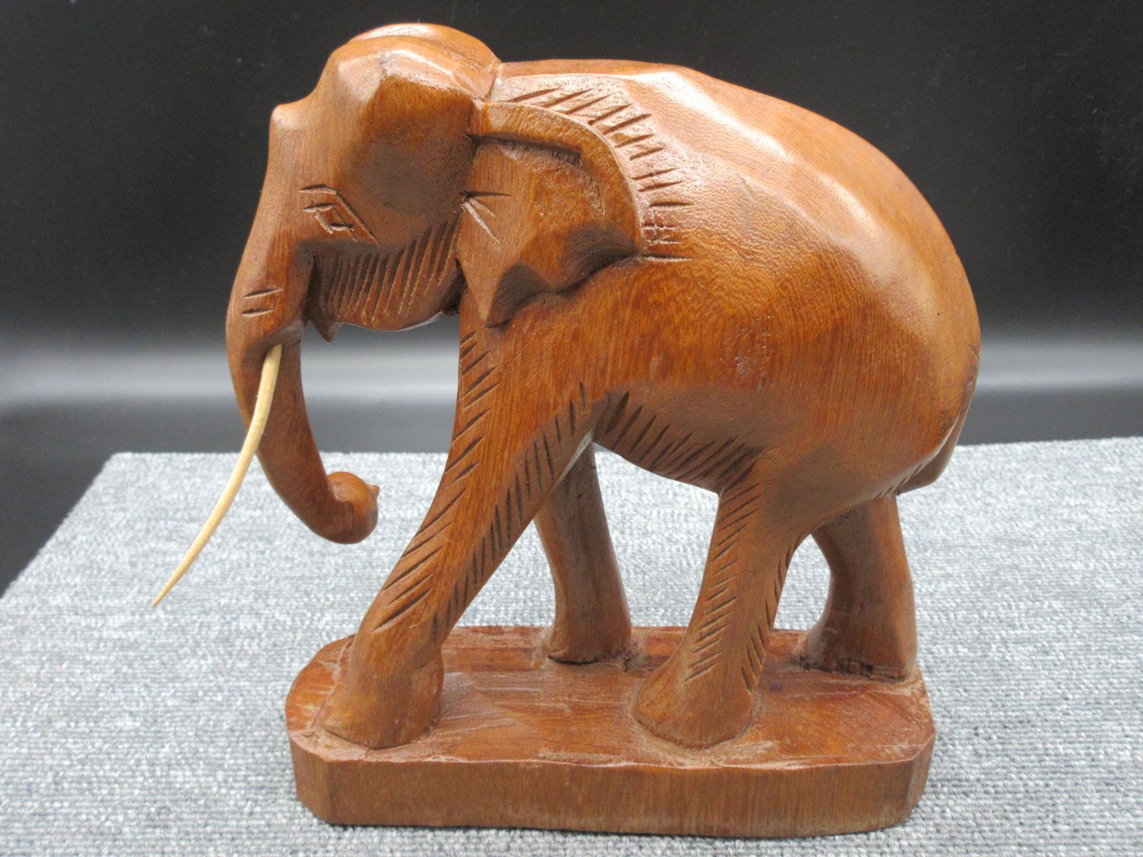 木彫り 象 ぞう ゾウ 置物 東南アジア 民芸品 (小) type-A - メルカリ