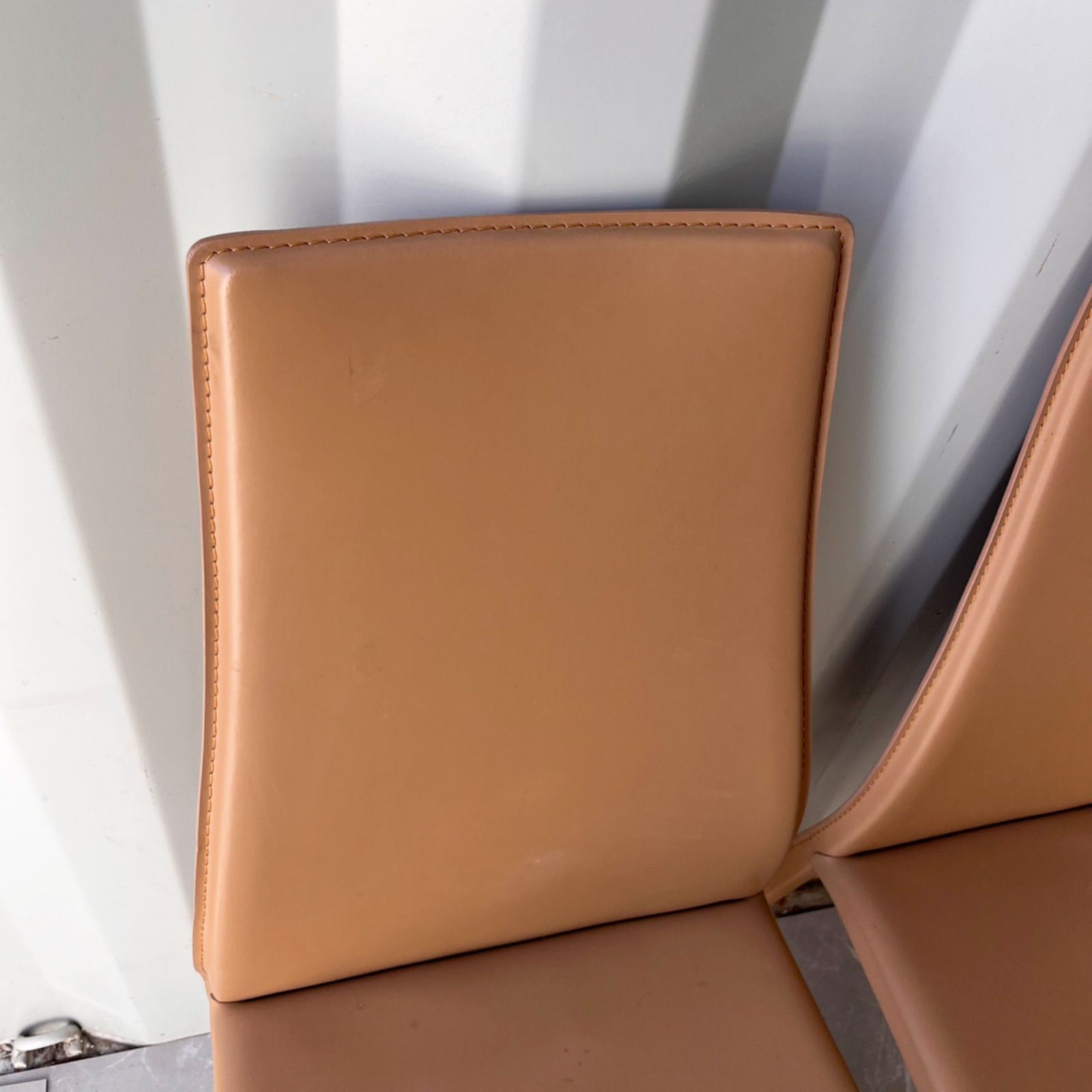 取付無料！カリガリス アイーダ 本革キャメル ハイバックダイニングチェア2脚✨ 取付無料！カリガリス アイーダ 本革キャメル ハイバックダイニング