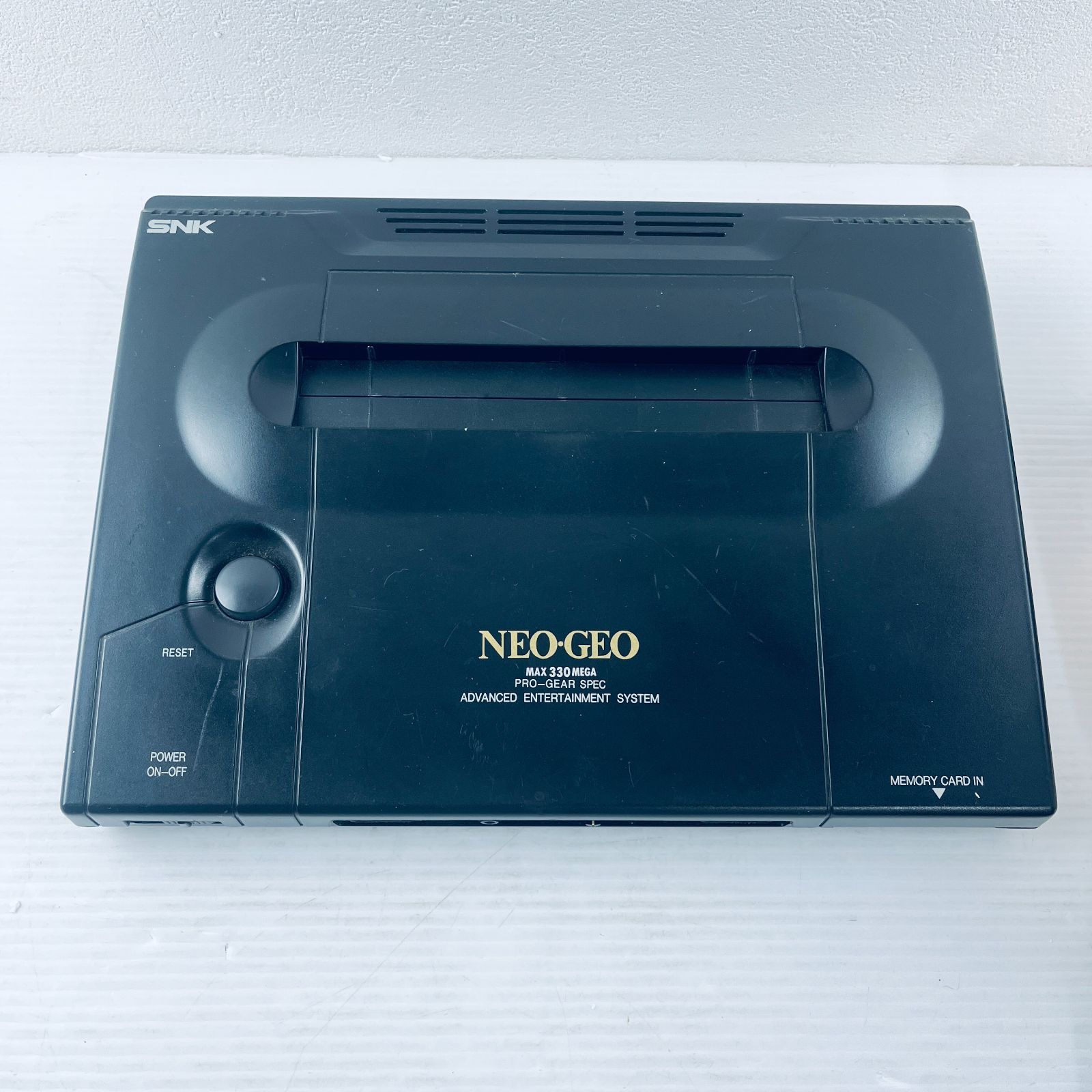 ◇083【動作OK／3点セット】SNK NEOGEO NEO-AEC 本体 アケコン メモリーカード 外箱 内箱 取扱説明書 保証書 ACアダプター AVケーブル ネオジオ ハード コントローラー