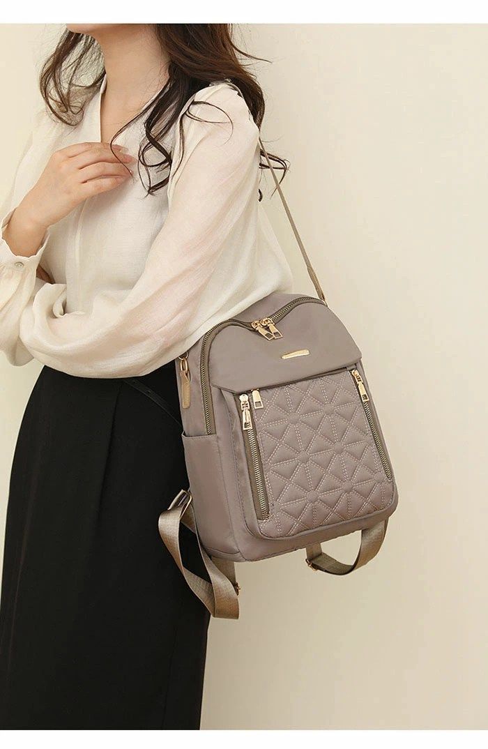 吉*高様 MK ロゴ入りバックパック グレー/レッド/ホワイト 吉*高様 MK ロゴ入りバックパック グレー/レッド/ホワイト